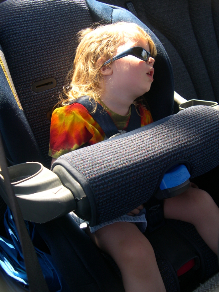 Чем занять ребенка в машине