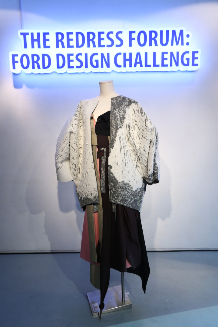 Что общего у платья «от кутюр» и автомобильного кресла Ford?