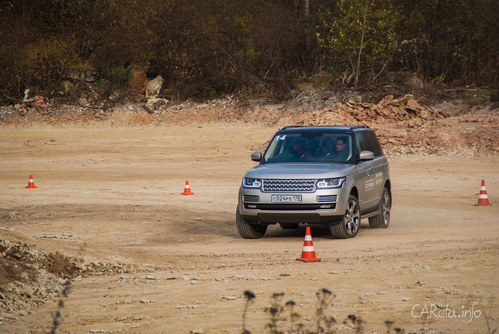 Еще один День Jaguar Land Rover: Премиально-максимальный