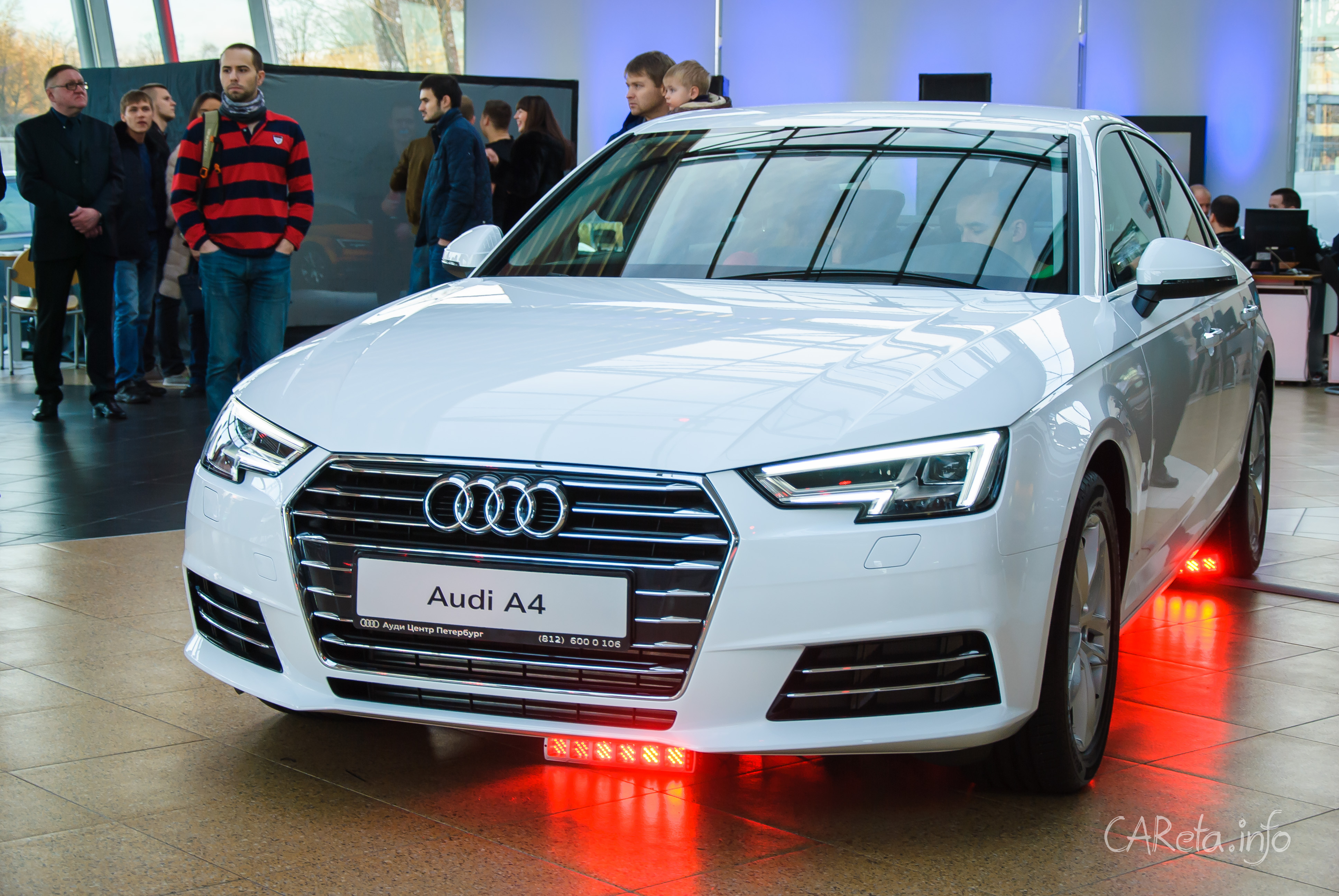 Презентована Audi A4 нового поколения