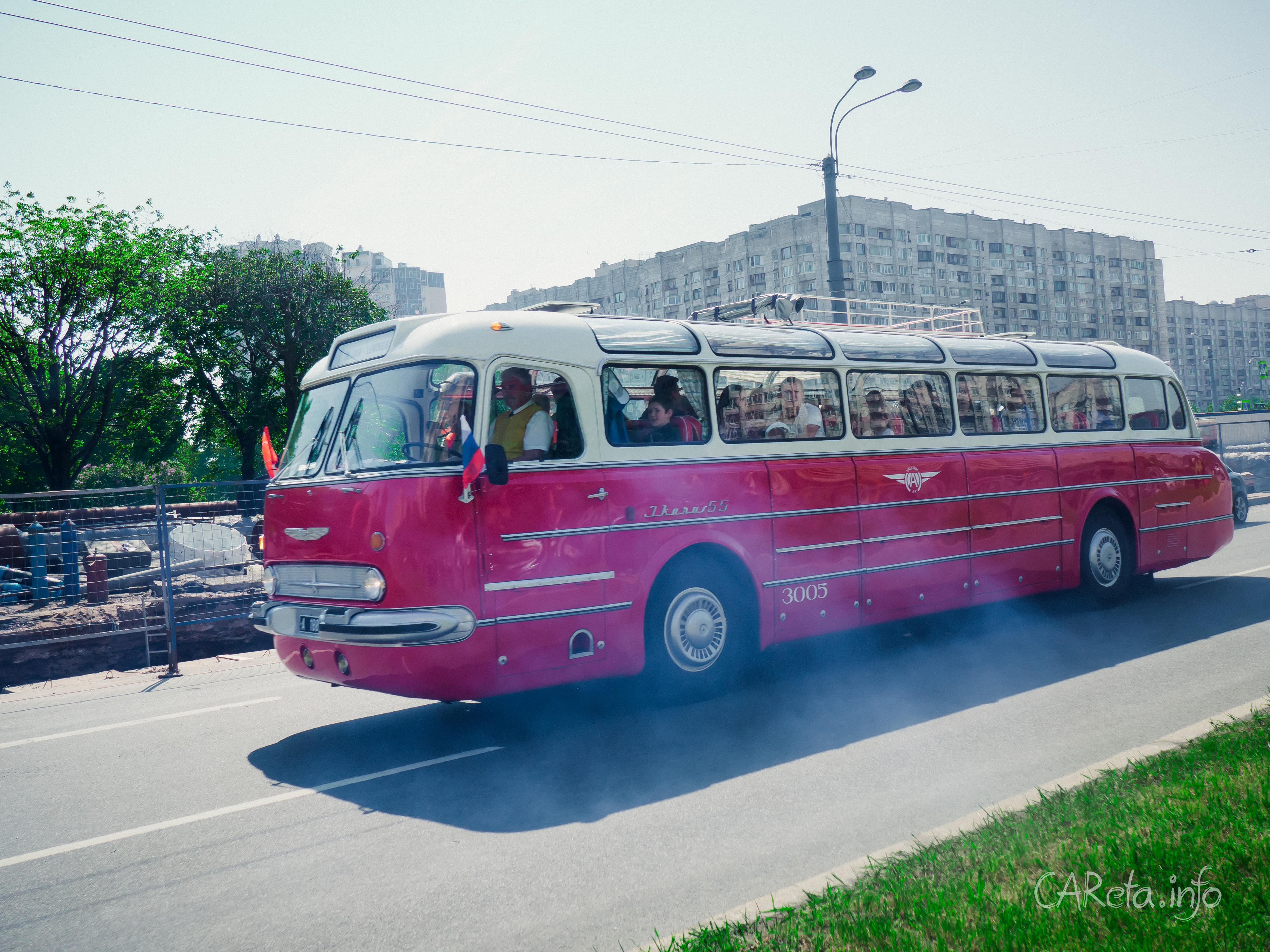 Парад ретро-транспорта в Петербурге: из прошлого в будущее