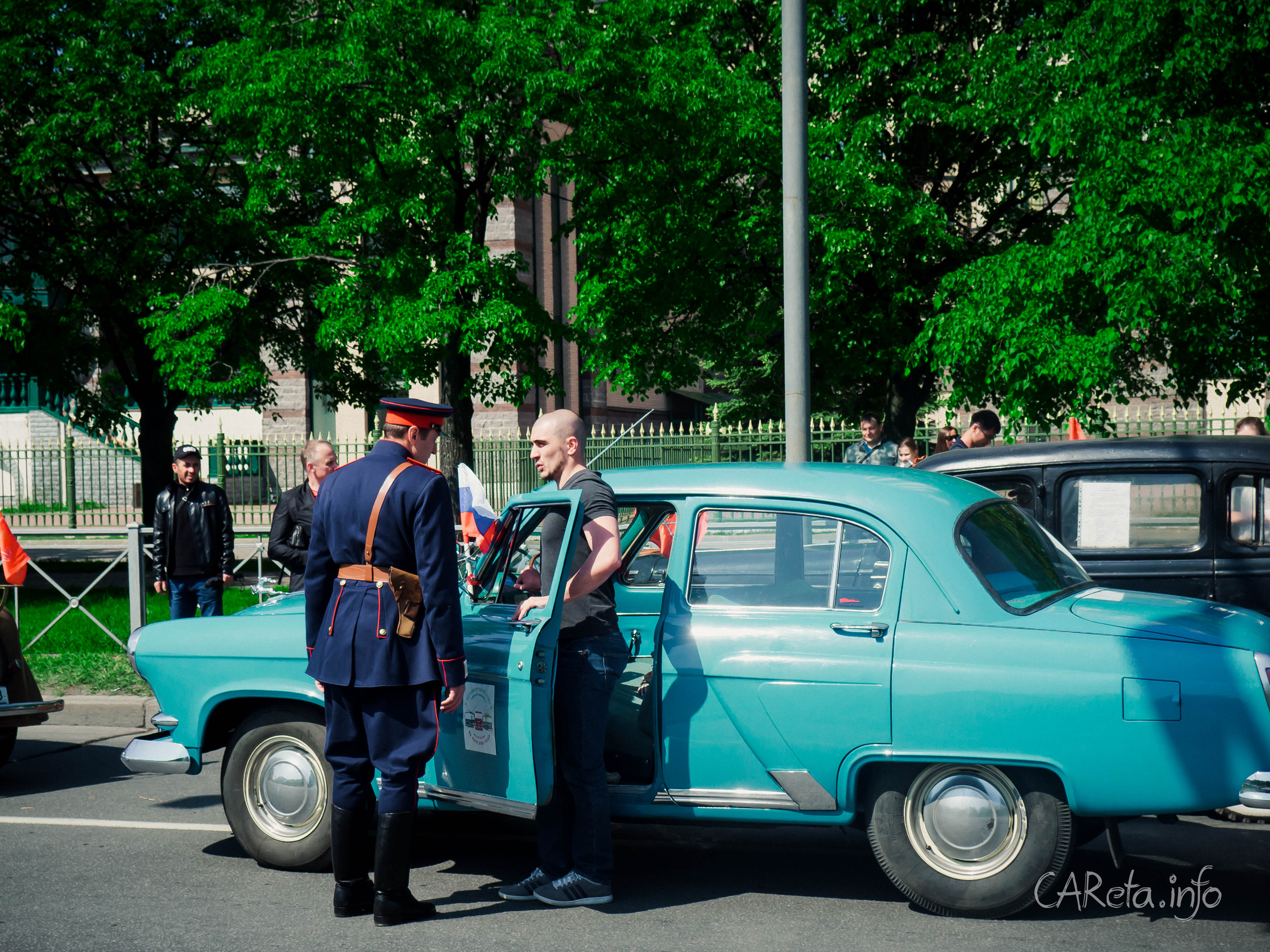 Парад ретро-транспорта в Петербурге: из прошлого в будущее