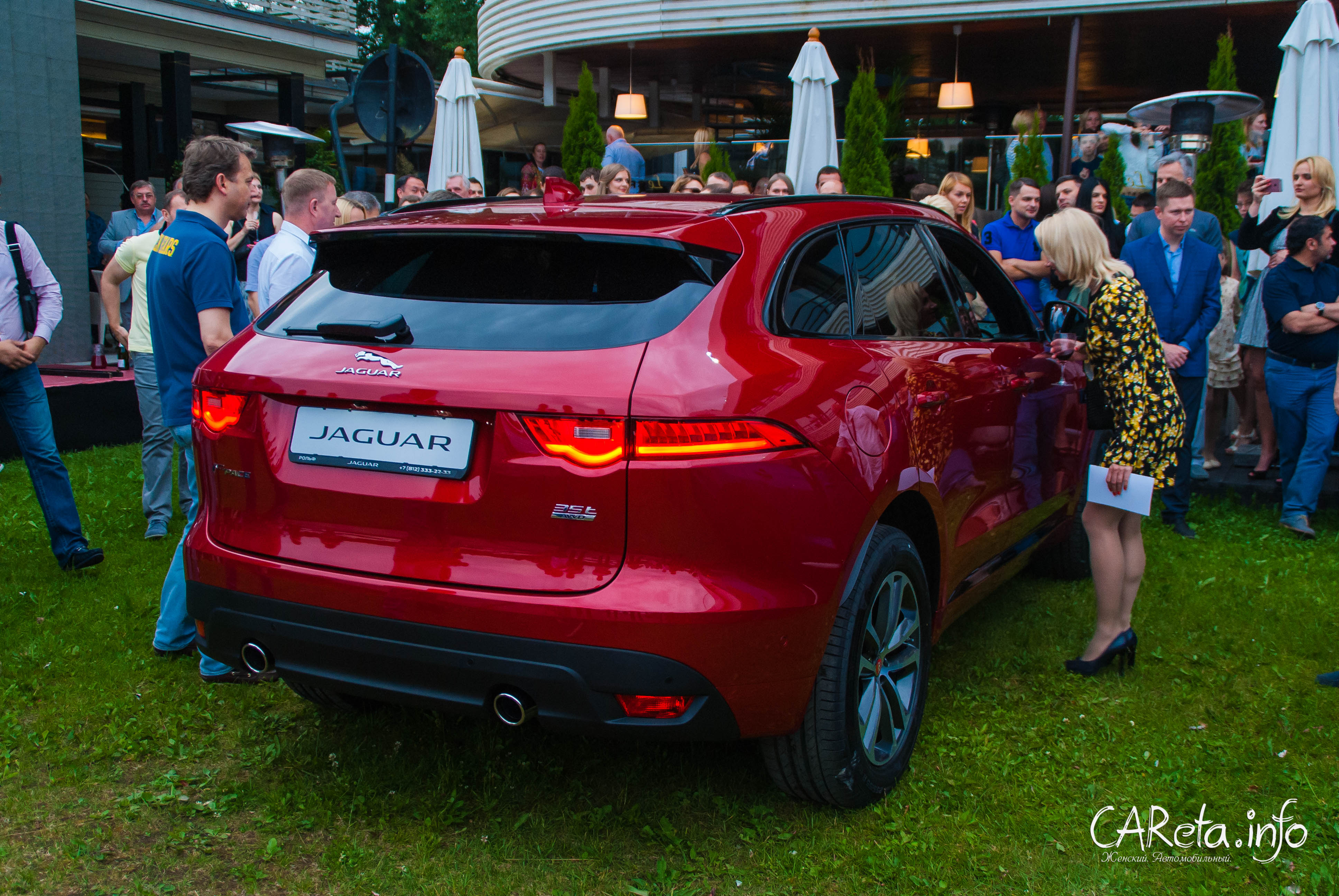Долгожданный Jaguar F-PACE показан публике и готов к продажам
