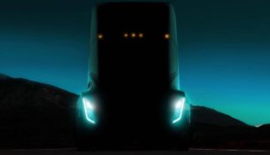 Илон Маск назвал дату выхода грузовика Tesla Semi