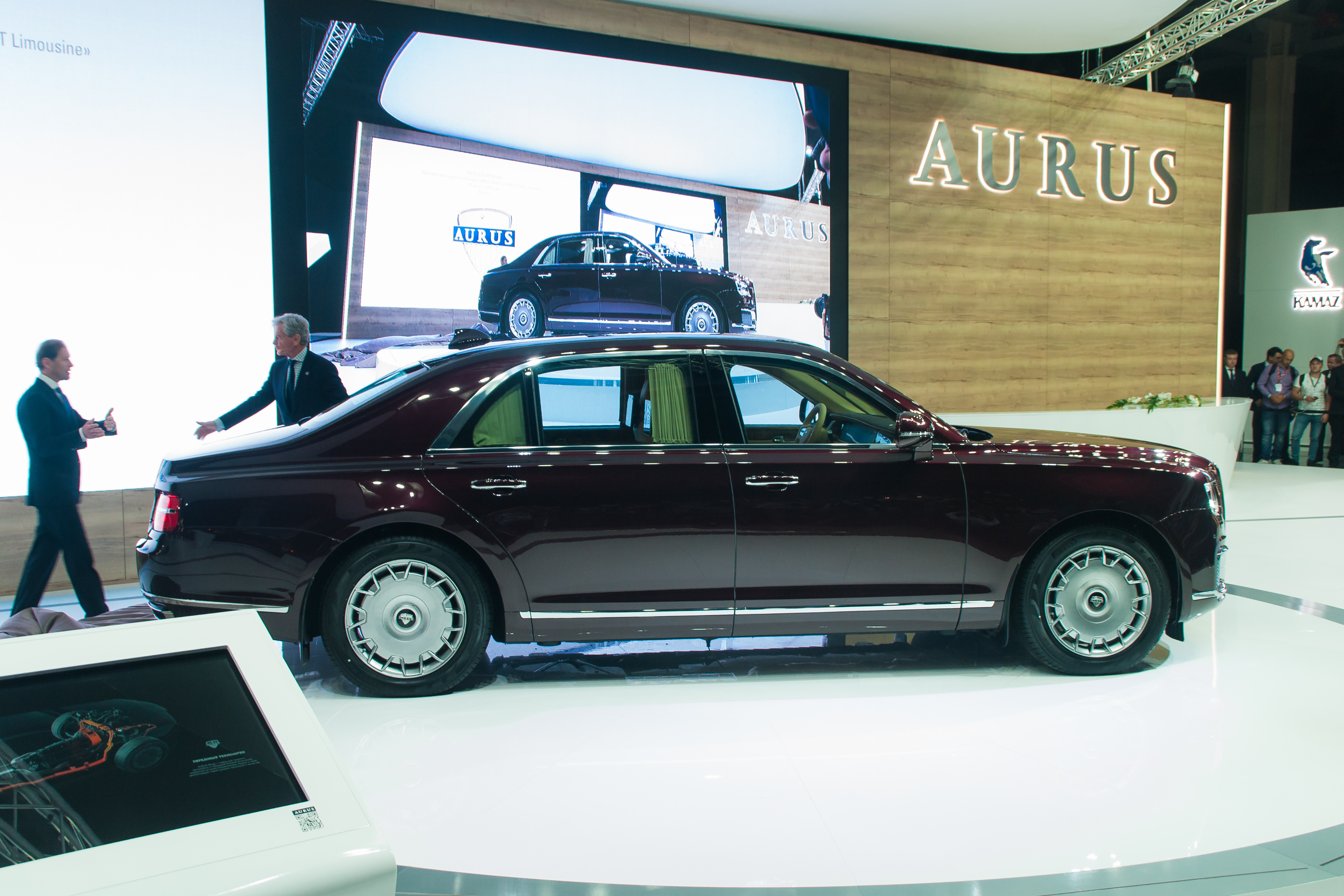 Объявлена цена на Aurus - 18 миллионов рублей
