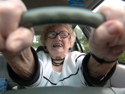 Старики за рулем: реальная опасность