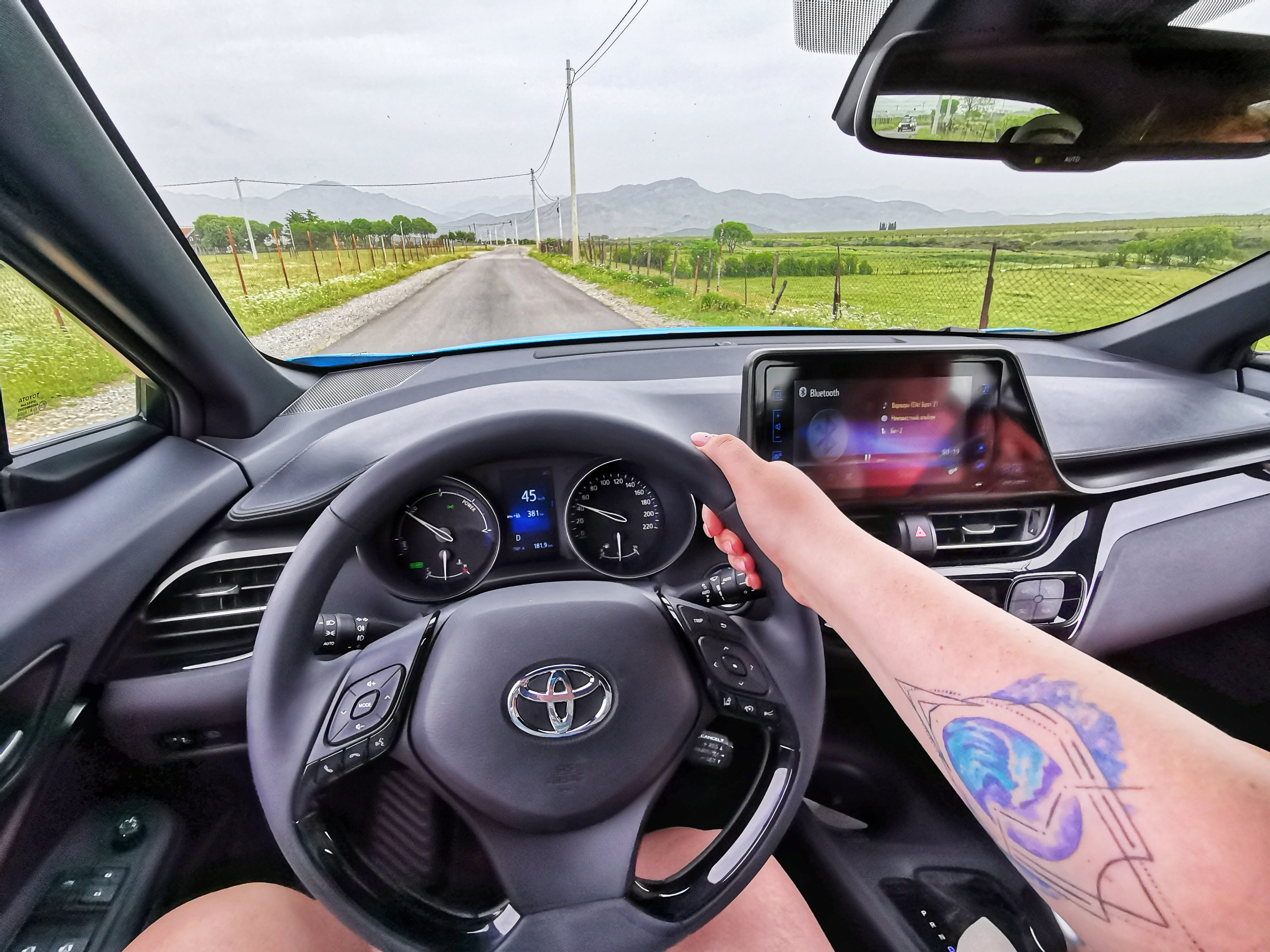 Тест-драйв Toyota C-HR: автомобиль для Инстаграма