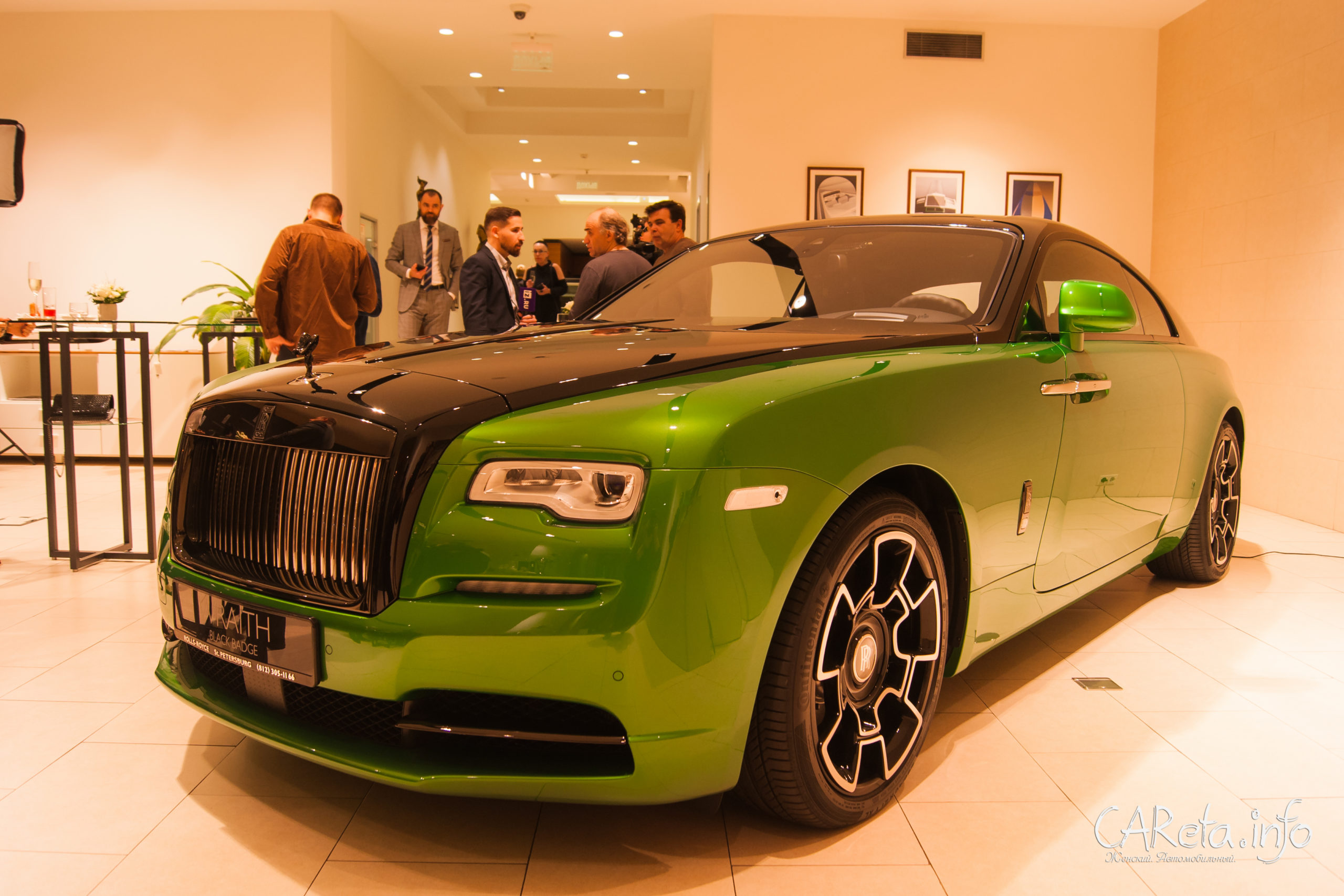 Таких больше нет. Rolls-Royce представил в Петербурге эксклюзивные модели Wraith и Phantom