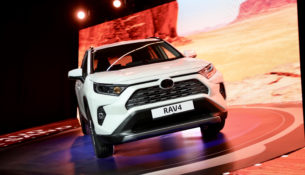 Новые Toyota RAV4 начали собирать в Петербурге Новые Toyota RAV4 начали собирать в Петербурге