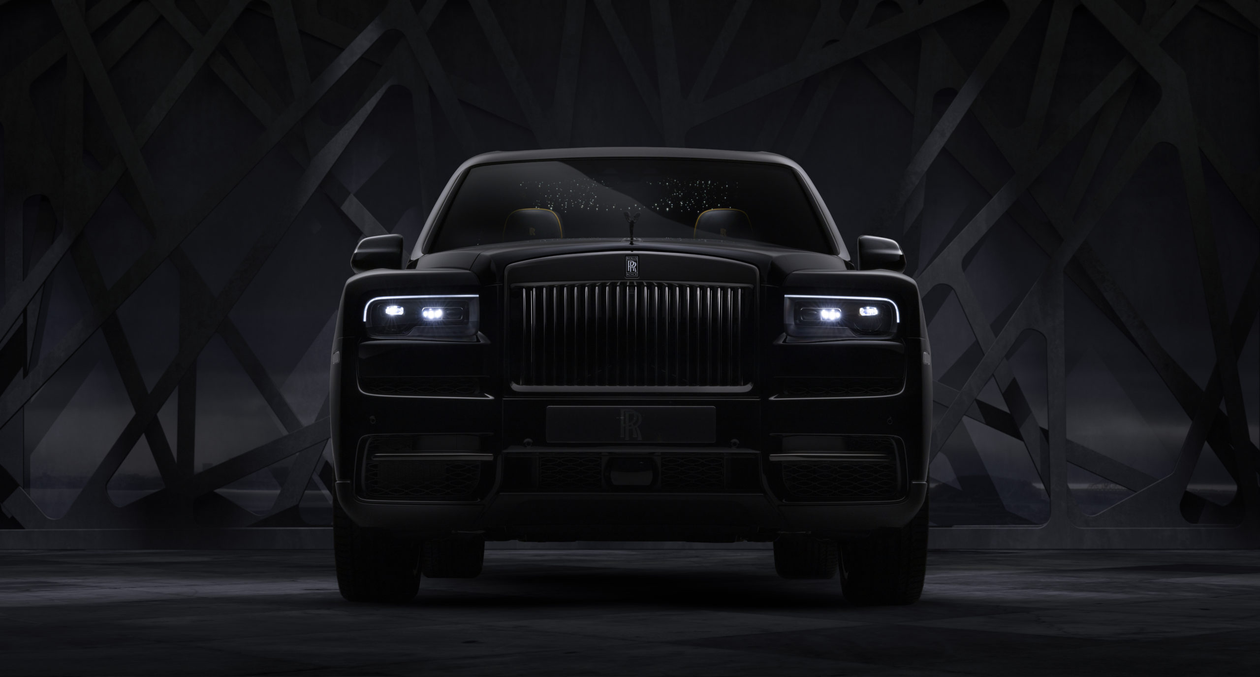 В России состоялась премьера Rolls-Royce Cullinan Black Badge