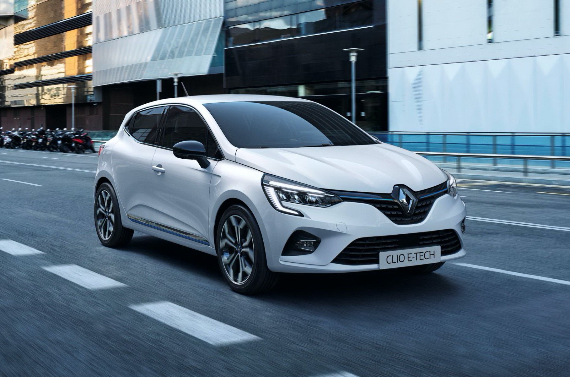 Renault представила электрические версии Clio и Captur