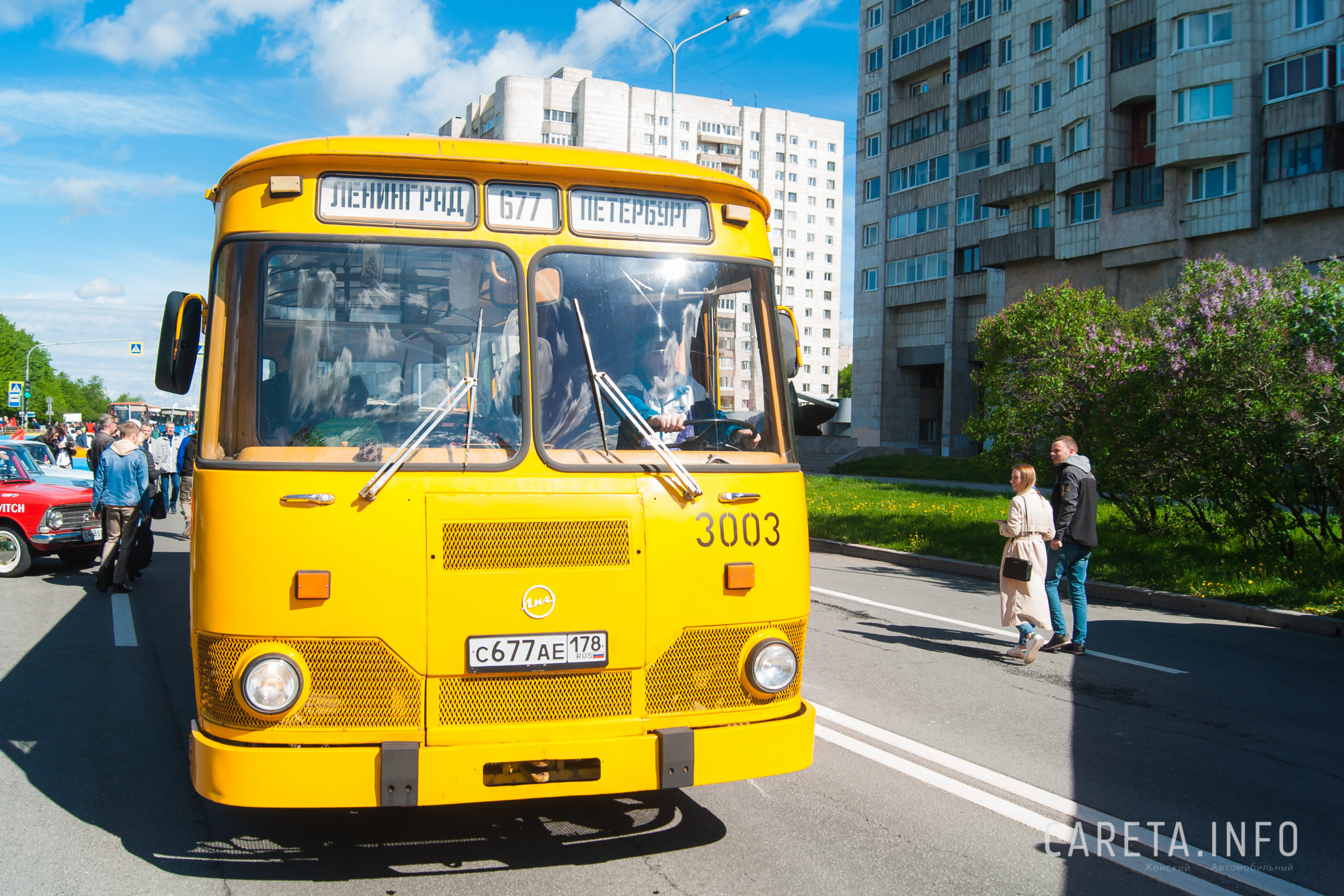 Парад ретро-транспорта прошел в Петербурге