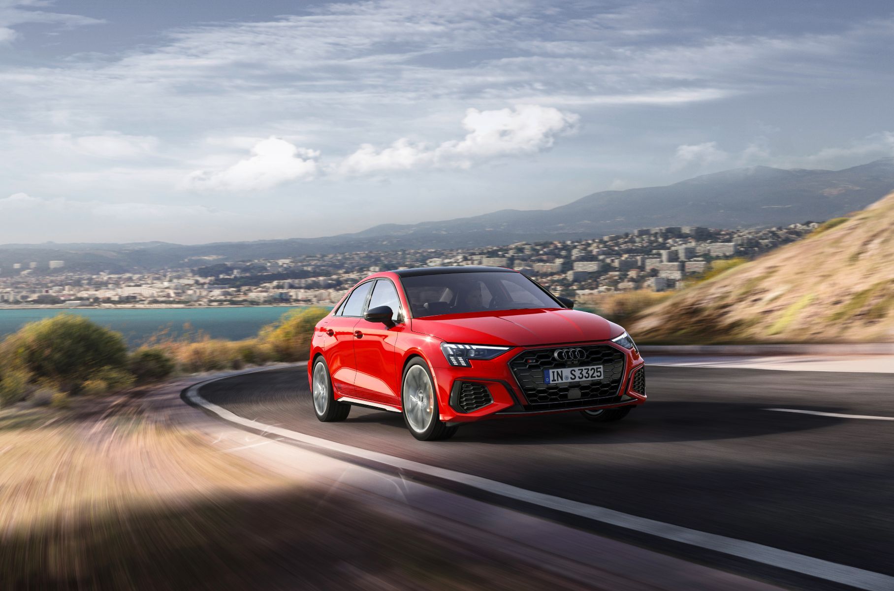 Audi объявила российские цены на новые S3
