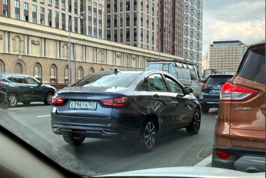 В Москве сфотографировали новую Lada Vesta